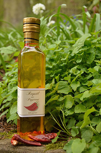 Rapsöl mit Peperoni